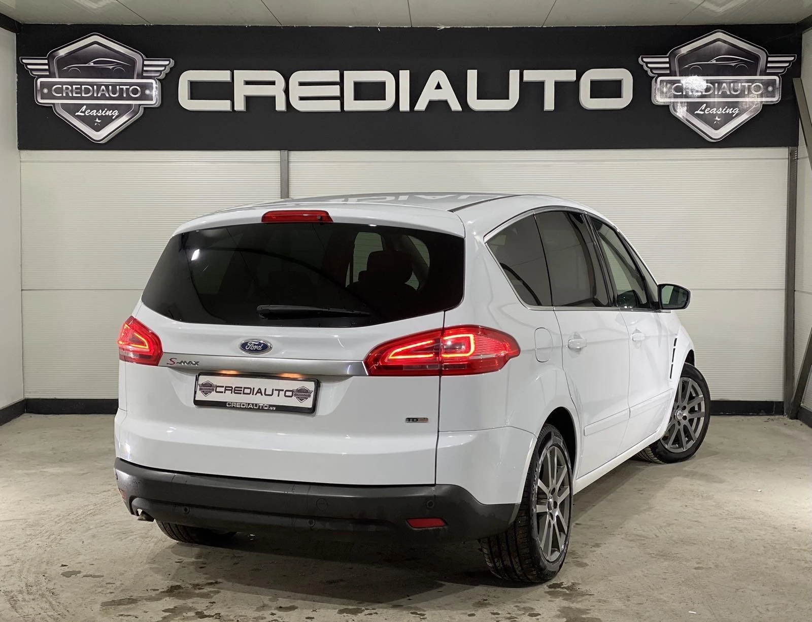 Ford S-Max 2.0D TITANIUM - изображение 6