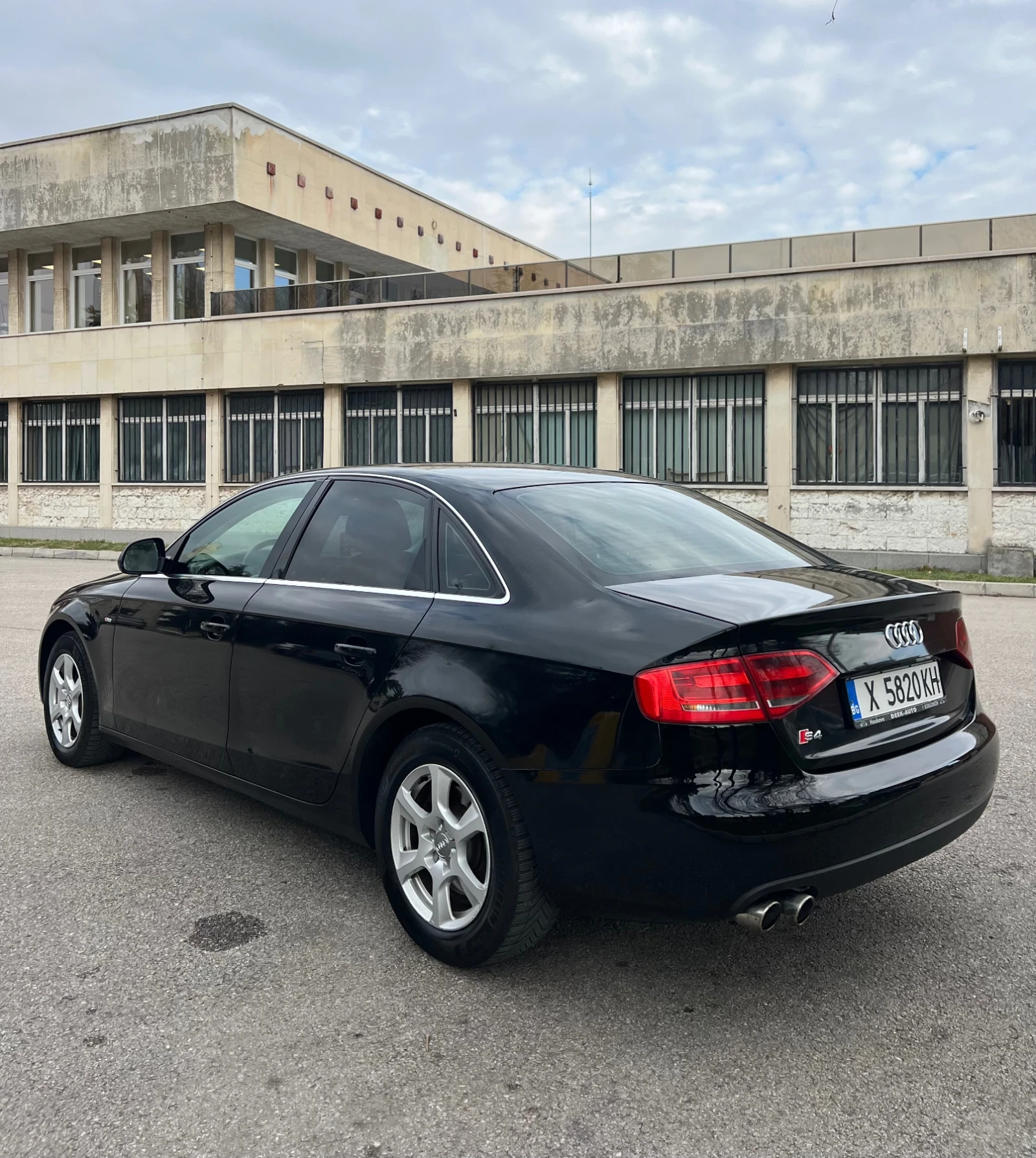 Audi A4 2.0 TDI ПЪРВИ СОБСТВЕНИК - изображение 4