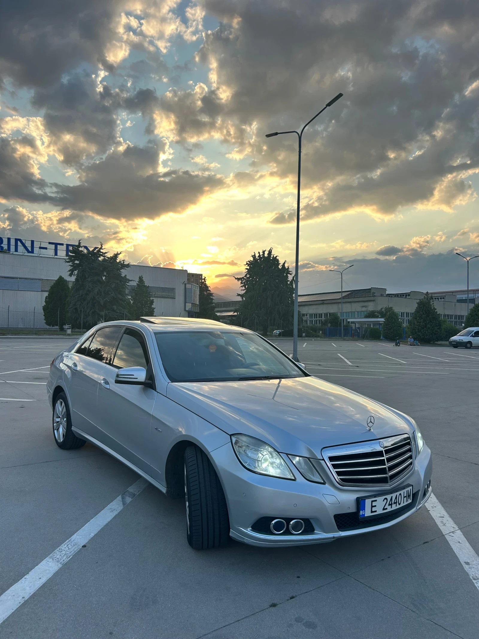 Mercedes-Benz E 220 ЛИЗИНГ - ПЕРФЕКТНО СЪСТОЯНИЕ - изображение 2