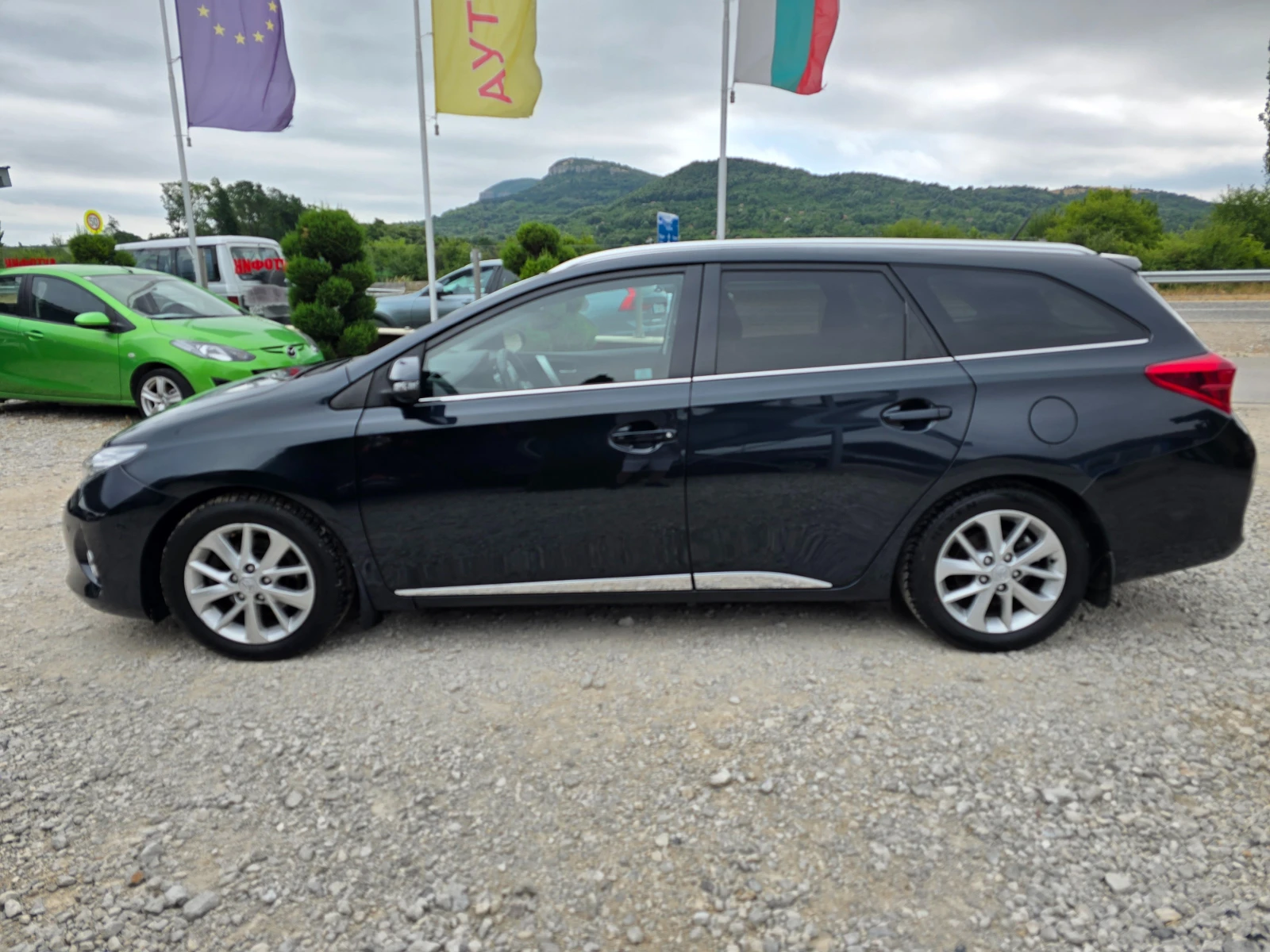 Toyota Auris 2.0D-4D НАВИГАЦИЯ ! ! РЕАЛНИ КИЛОМЕТРИ - изображение 2