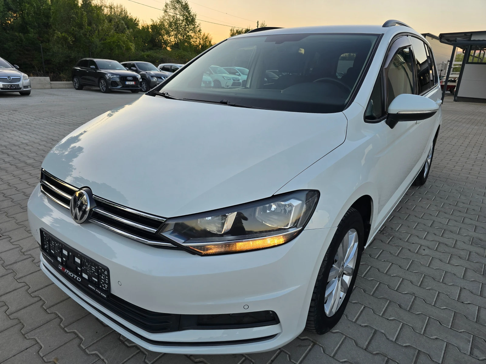 VW Touran 1.6TDI, 115к.с., Автомат, 7-места, 2018г.! - изображение 7