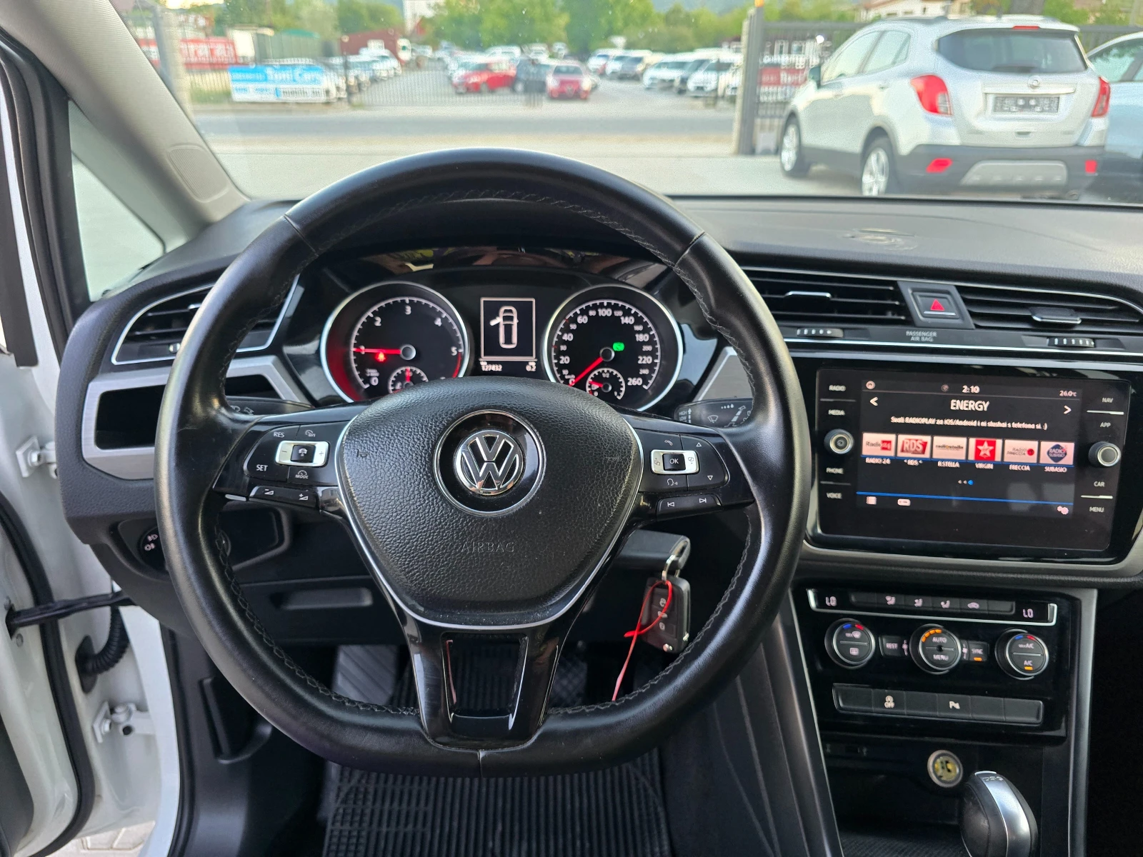 VW Touran 1.6TDI, 115к.с., Автомат, 7-места, 2018г.! - изображение 10