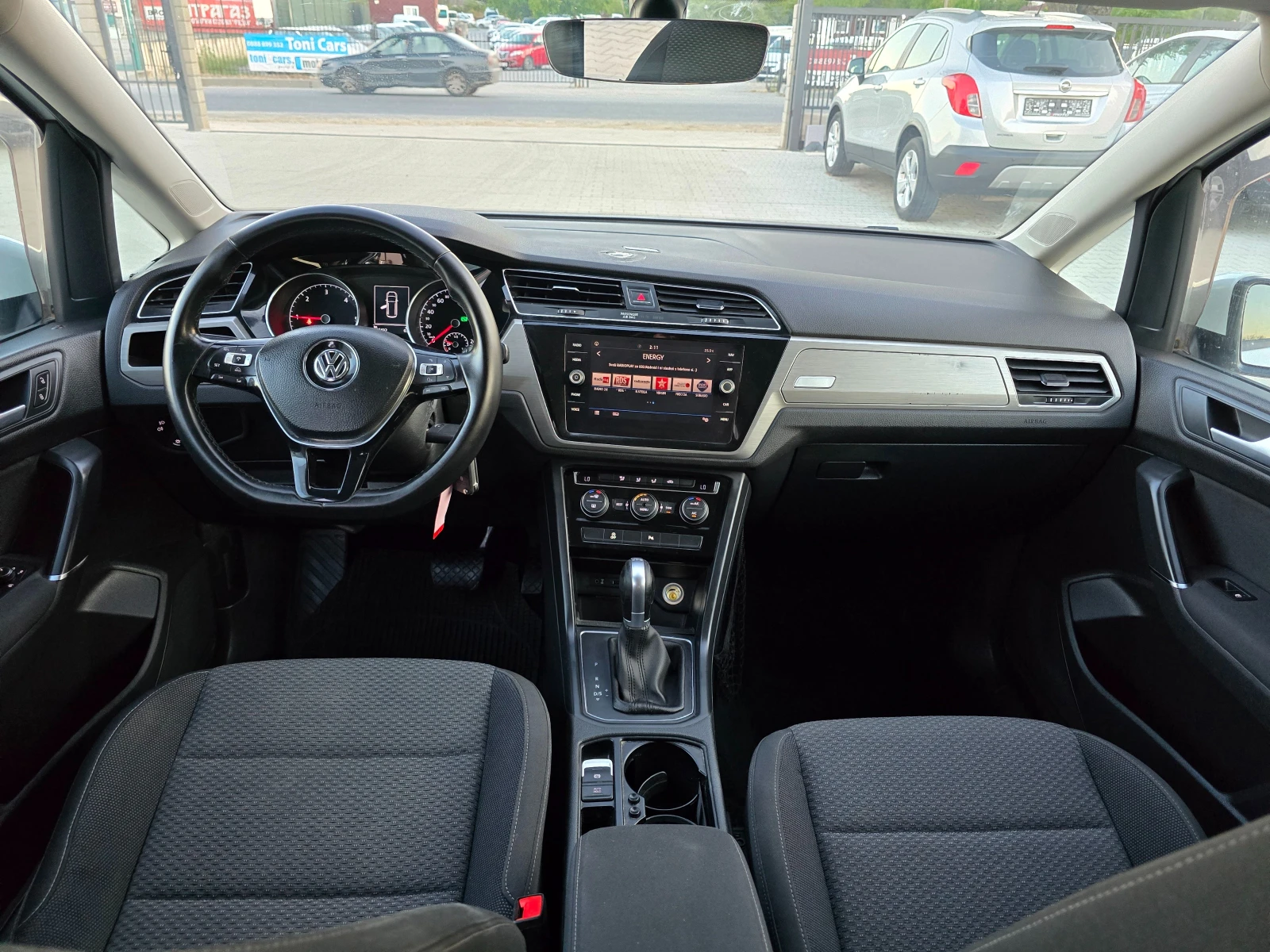 VW Touran 1.6TDI, 115к.с., Автомат, 7-места, 2018г.! | Mobile.bg — изображение 11