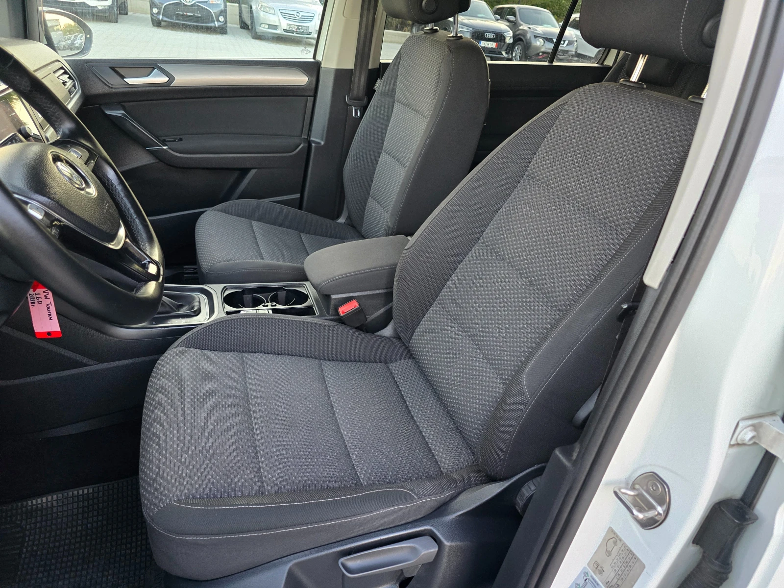 VW Touran 1.6TDI, 115к.с., Автомат, 7-места, 2018г.! - изображение 9
