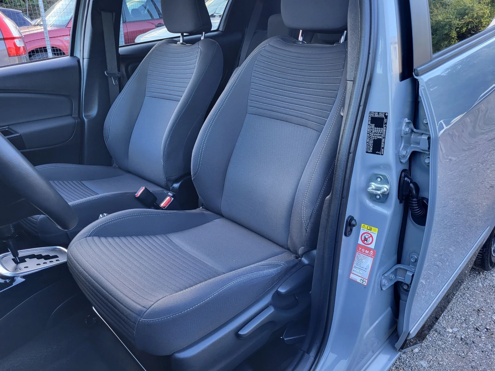 Toyota Yaris 1.5 HYBRID / Nardo Grey /  - изображение 9
