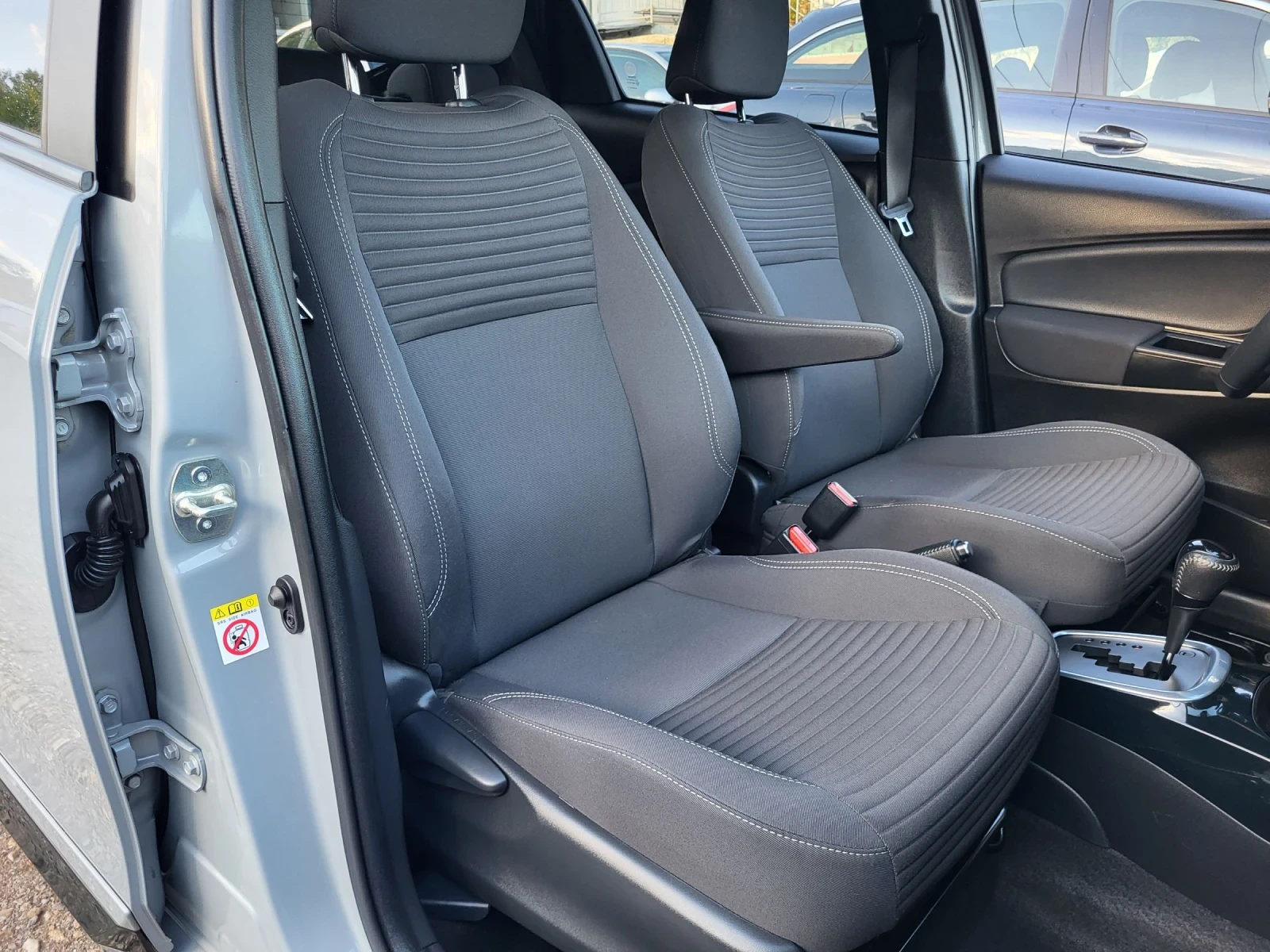 Toyota Yaris 1.5 HYBRID / Nardo Grey /  - изображение 10