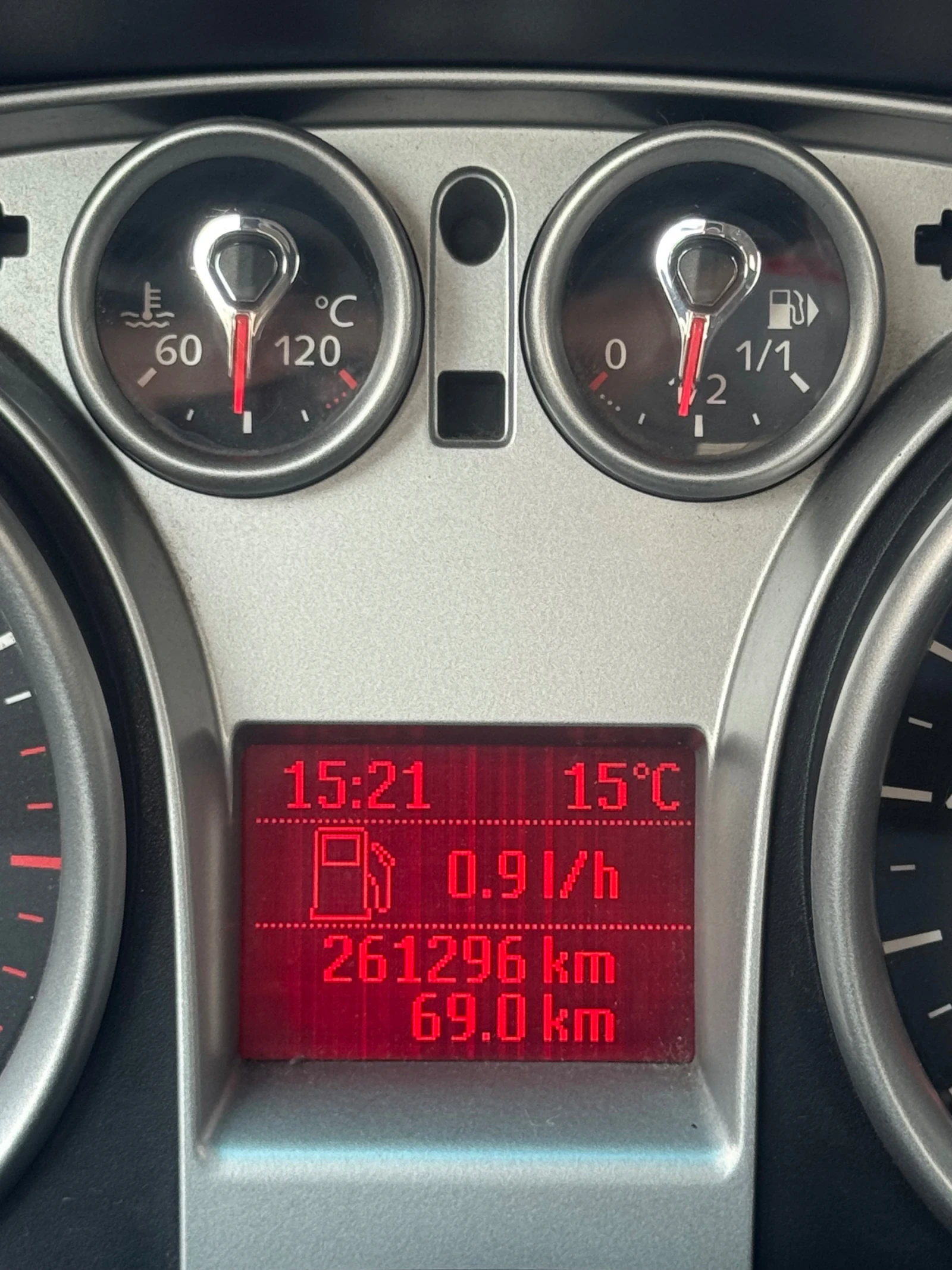 Ford Focus  Titanium 1.6 Бензин/Газ  CarPlay/Android Auto, снимка 11 - Автомобили и джипове - 53756316