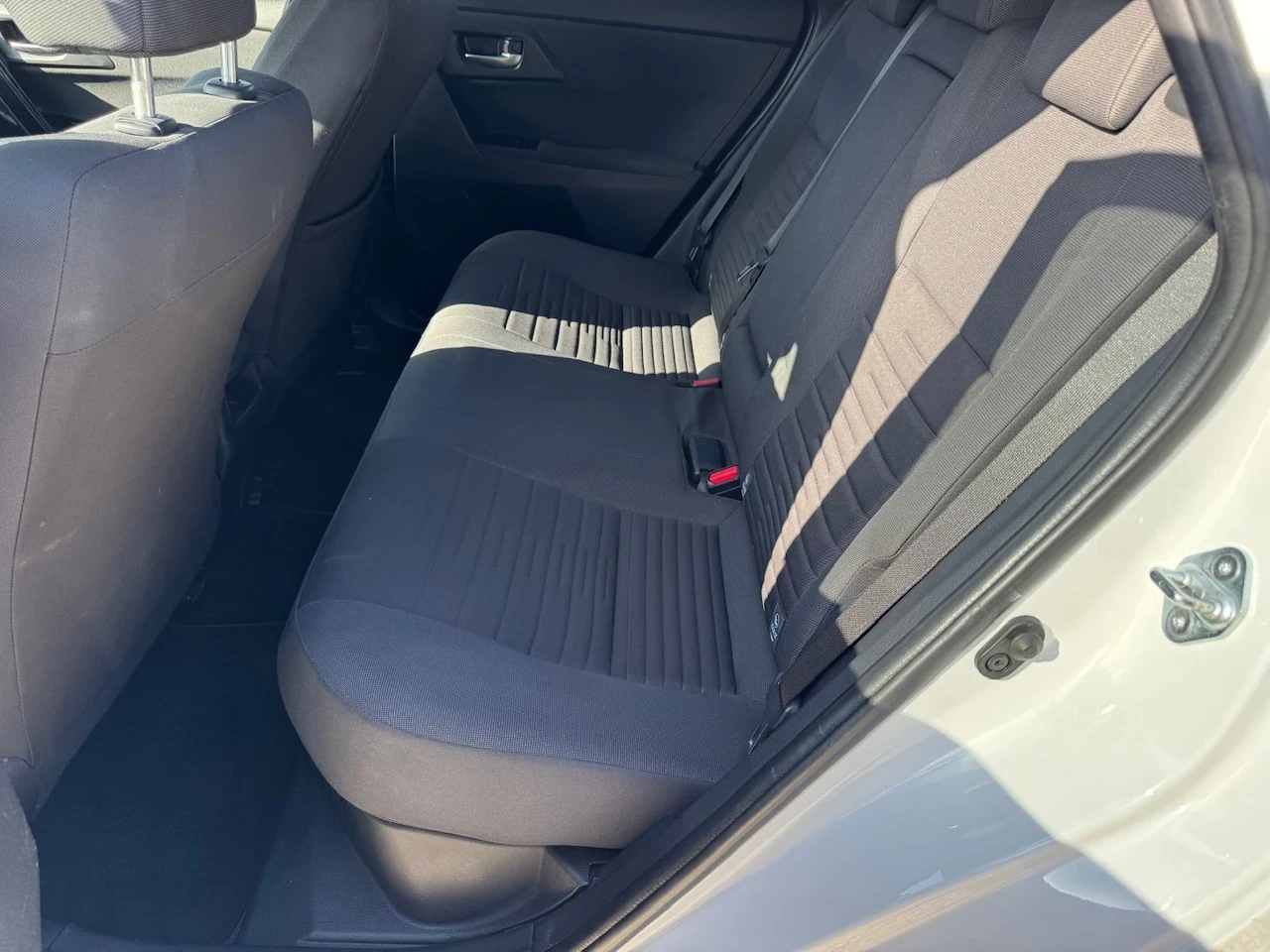 Toyota Auris 1.8i Hybrid Facelift/Navi, снимка 10 - Автомобили и джипове - 53849541