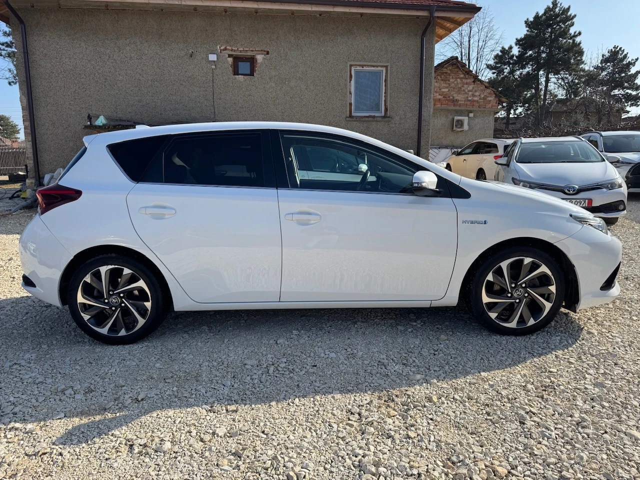 Toyota Auris 1.8i Hybrid Facelift/Navi, снимка 6 - Автомобили и джипове - 53849541