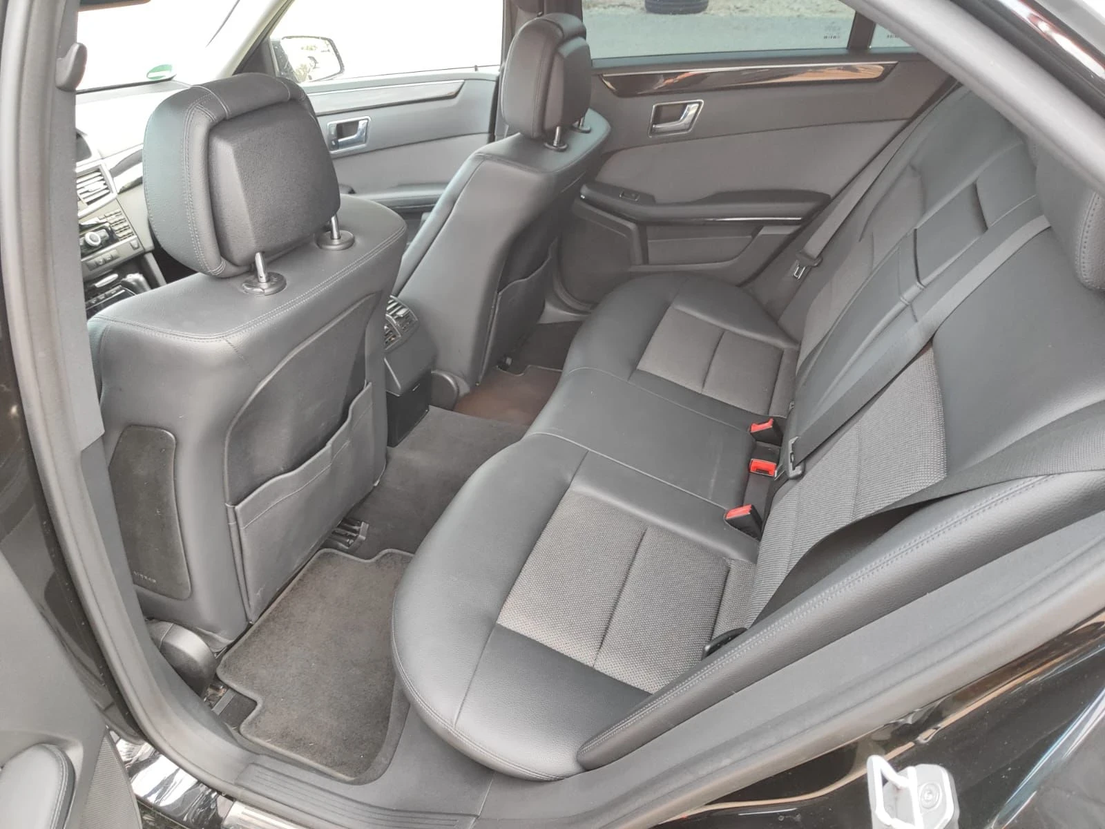 Mercedes-Benz E 220, снимка 5 - Автомобили и джипове - 54037614