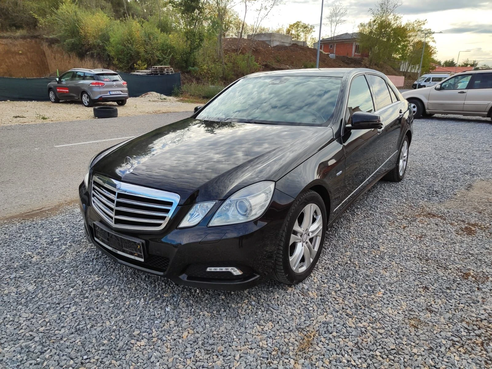 Mercedes-Benz E 220, снимка 3 - Автомобили и джипове - 54037614