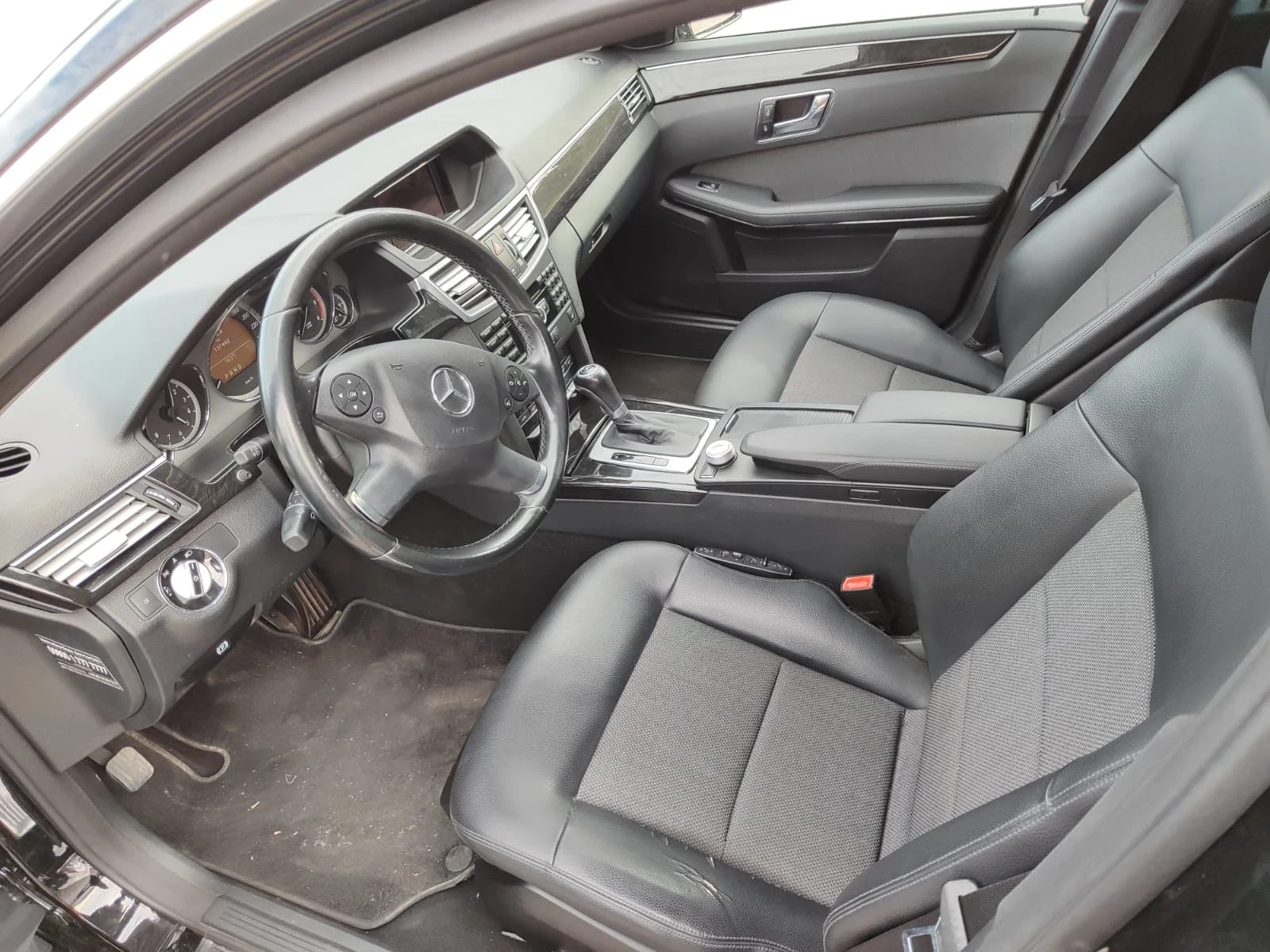 Mercedes-Benz E 220, снимка 6 - Автомобили и джипове - 54037614