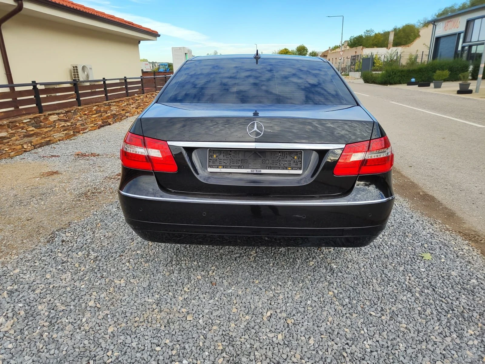 Mercedes-Benz E 220, снимка 2 - Автомобили и джипове - 54037614