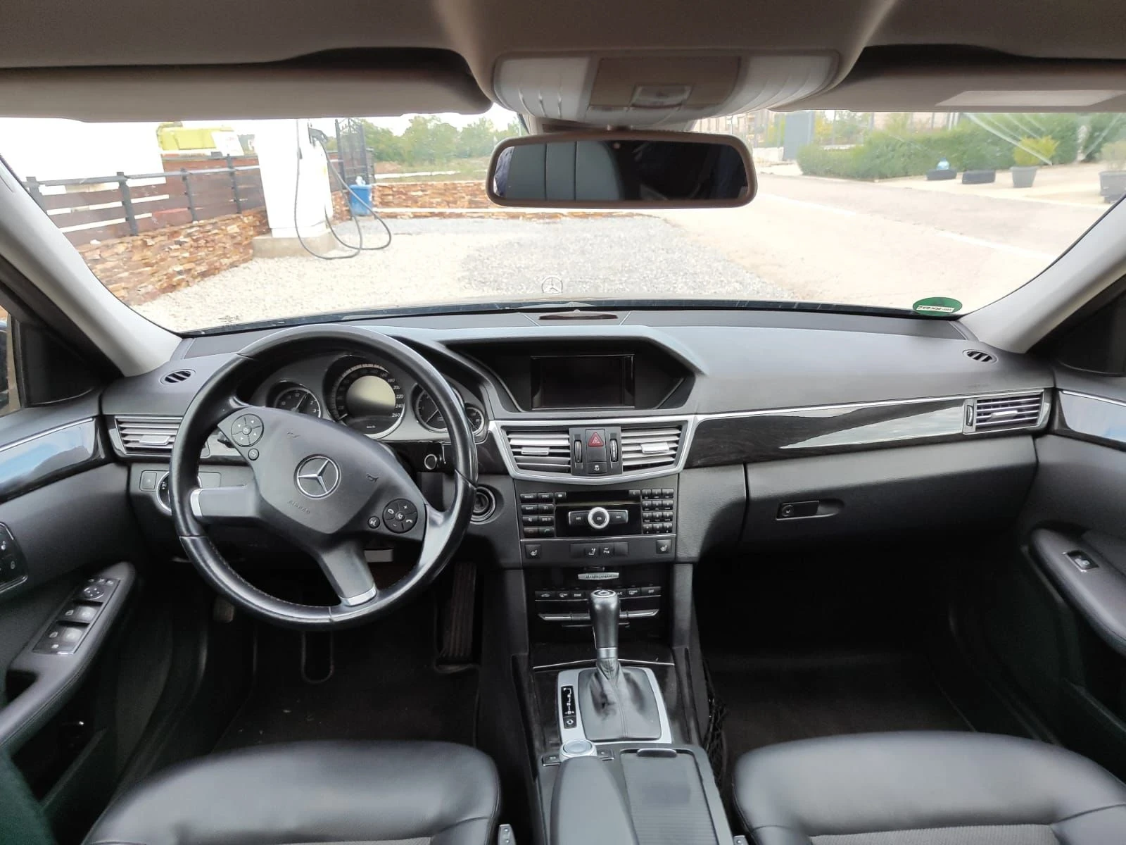 Mercedes-Benz E 220, снимка 7 - Автомобили и джипове - 54037614