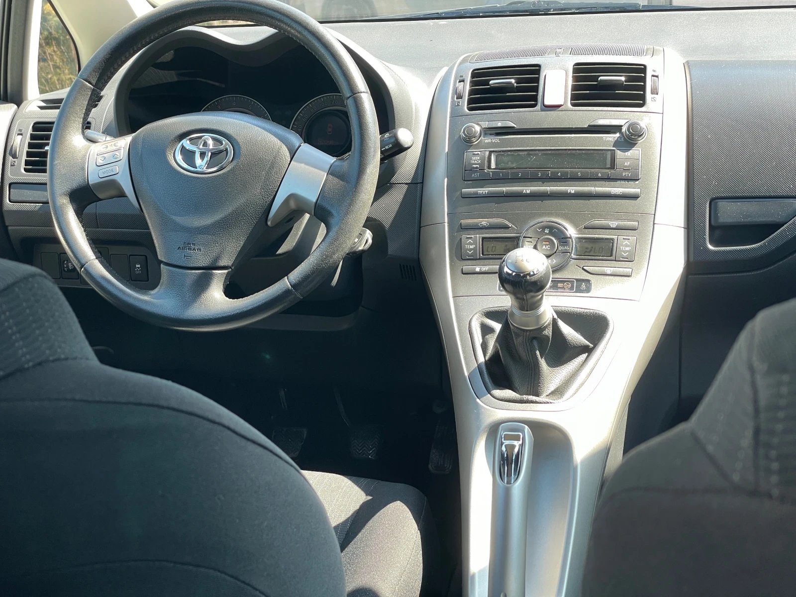 Toyota Auris 1.4vvti, снимка 8 - Автомобили и джипове - 54436382
