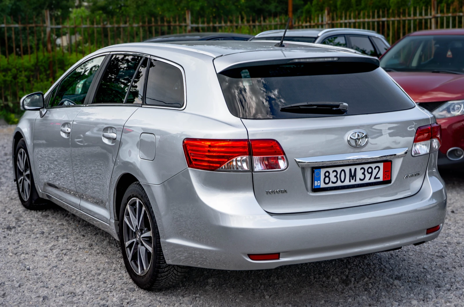 Toyota Avensis 2.0 D-4D TOP! ALCANTARA | С ГАРАНЦИЯ!, снимка 6 - Автомобили и джипове - 55100989