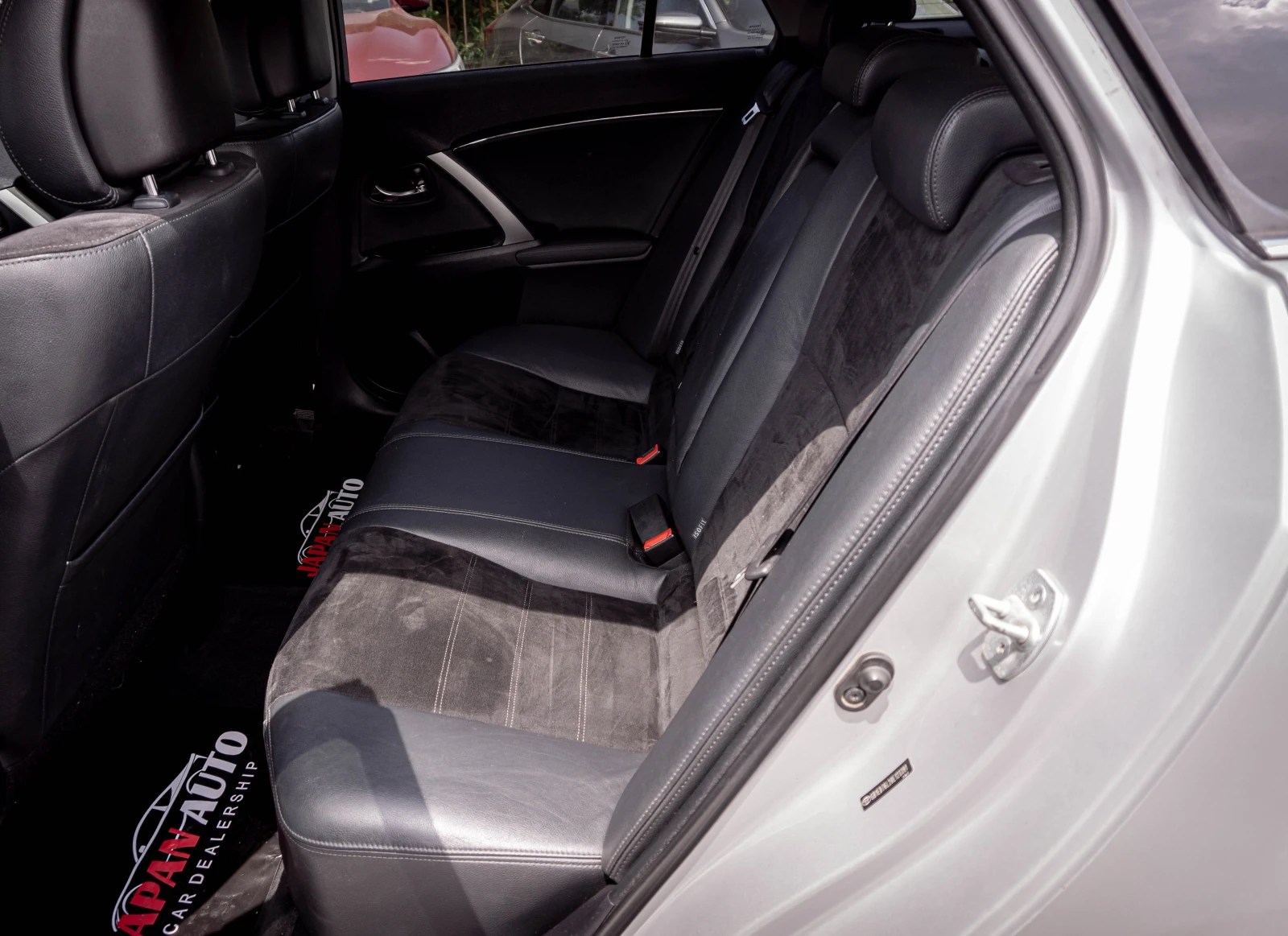Toyota Avensis 2.0 D-4D TOP! ALCANTARA | С ГАРАНЦИЯ!, снимка 14 - Автомобили и джипове - 55100989