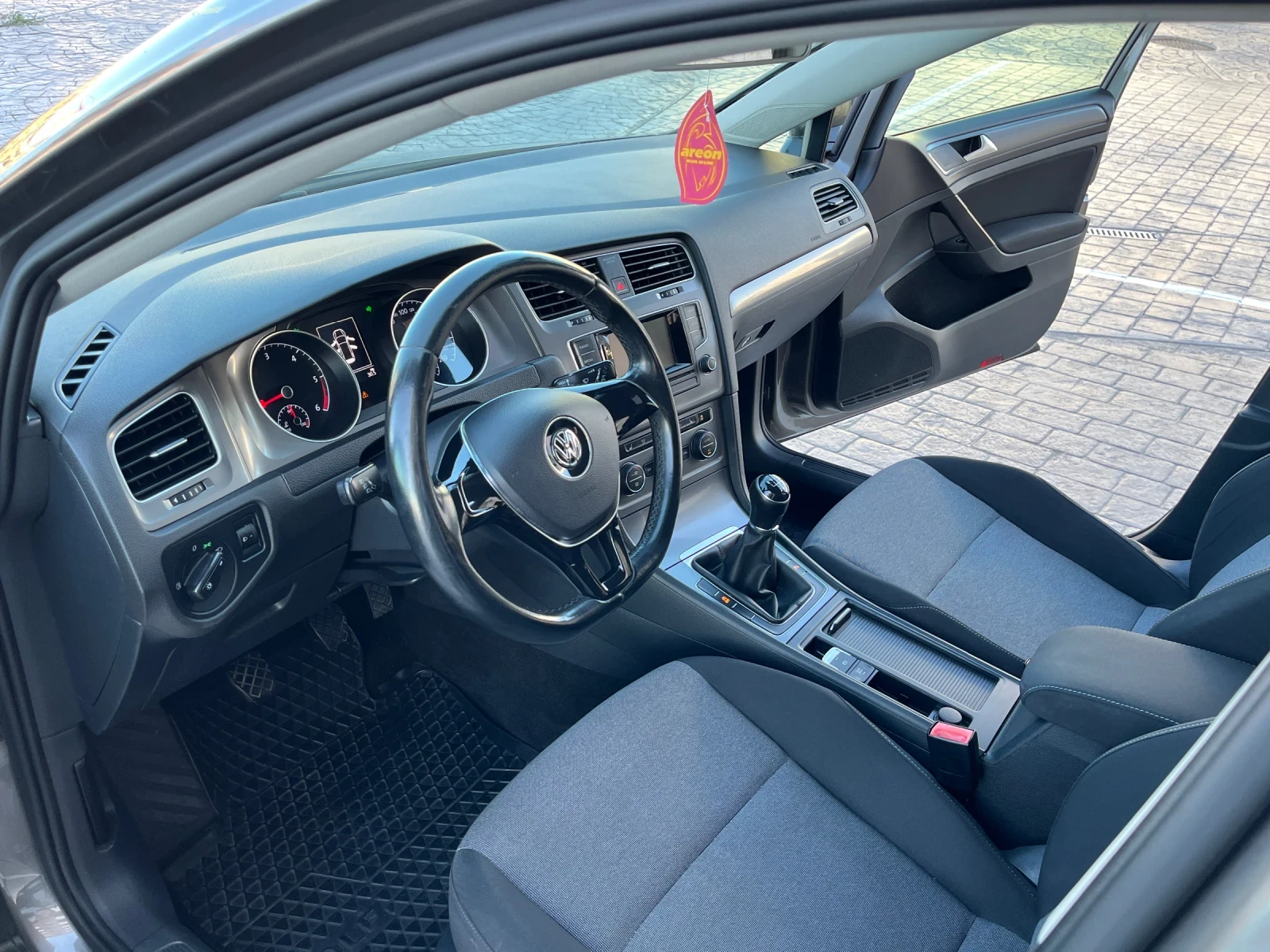 VW Golf 1.6TDI/2016, снимка 11 - Автомобили и джипове - 55593254