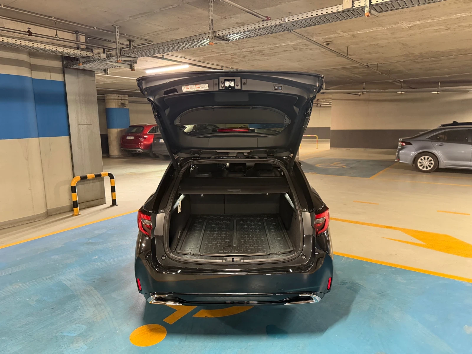 Toyota Corolla 2.0 HEV 197 к.с., снимка 17 - Автомобили и джипове - 56204995