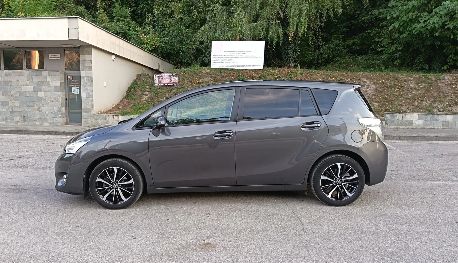 Toyota Verso 1.6-132 ГАЗ Панорама, снимка 2 - Автомобили и джипове - 56227675