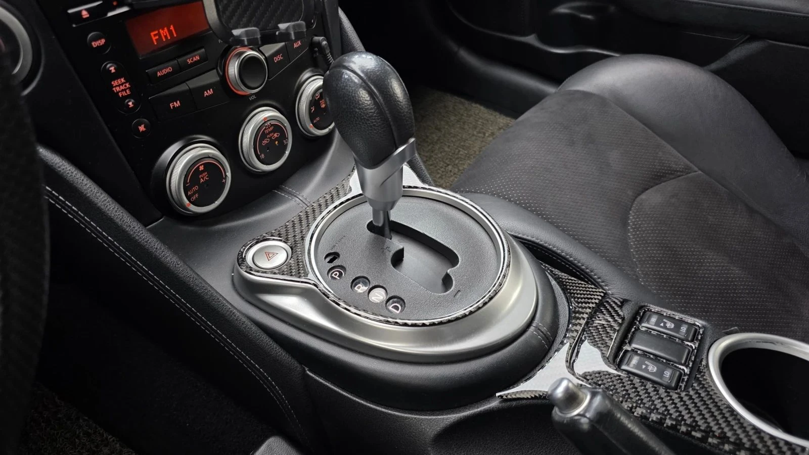 Nissan 370Z, снимка 9 - Автомобили и джипове - 56689662
