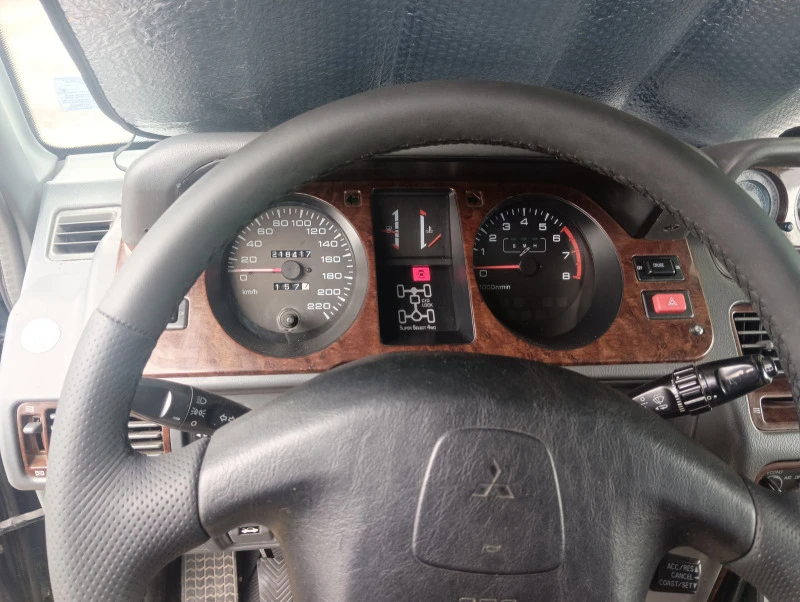 Mitsubishi Pajero 3.5 208 кс, снимка 9 - Автомобили и джипове - 44081082