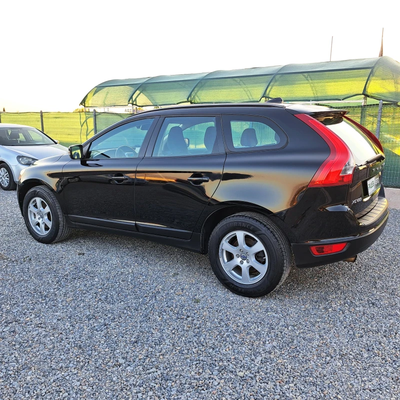 Volvo XC60 3.2 BENZ* 2WD* TOP!, снимка 4 - Автомобили и джипове - 47374101