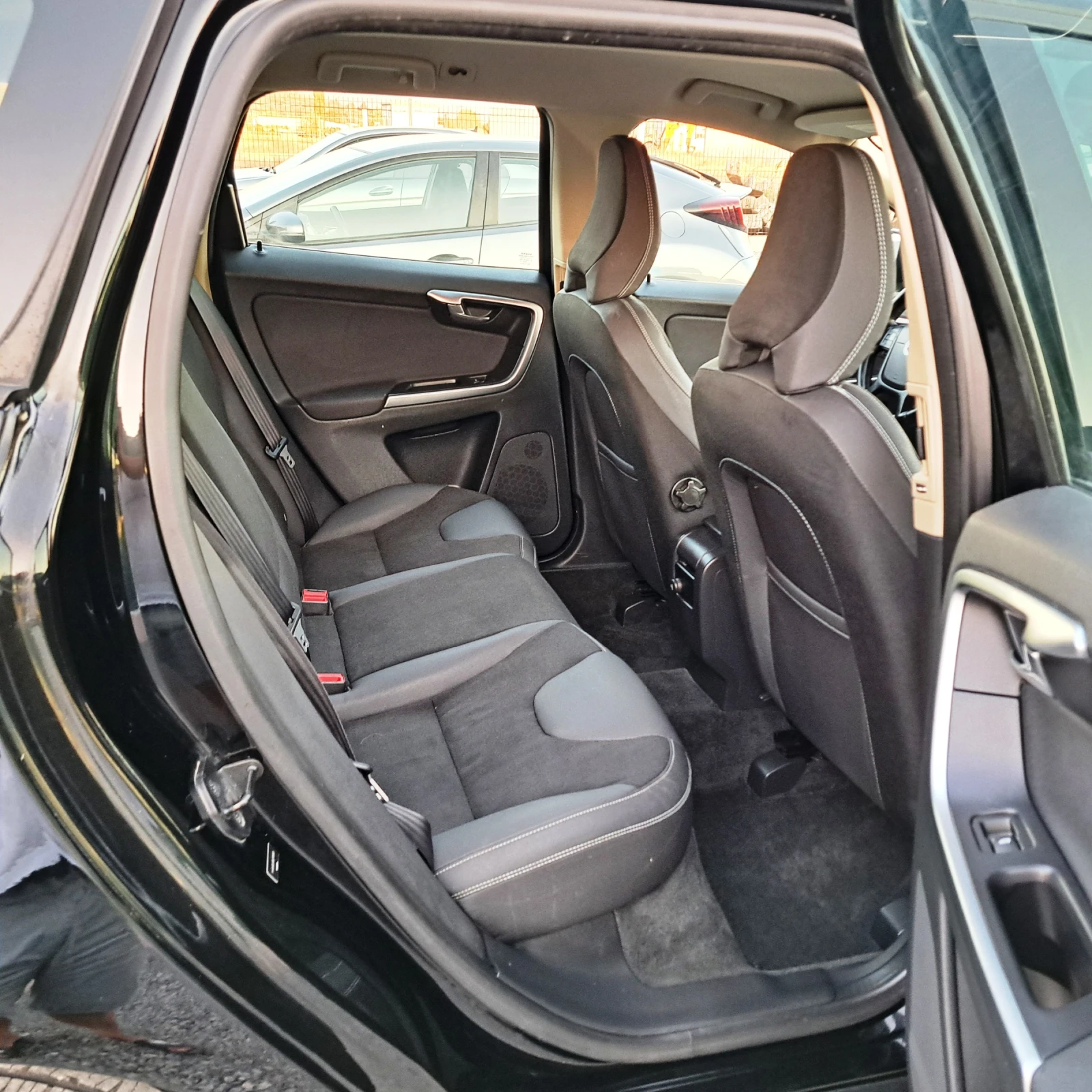 Volvo XC60 3.2 BENZ* 2WD* TOP! | Mobile.bg — изображение 12