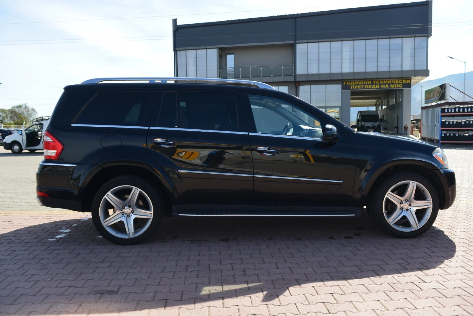 Mercedes-Benz GL 550, снимка 8 - Автомобили и джипове - 53936509