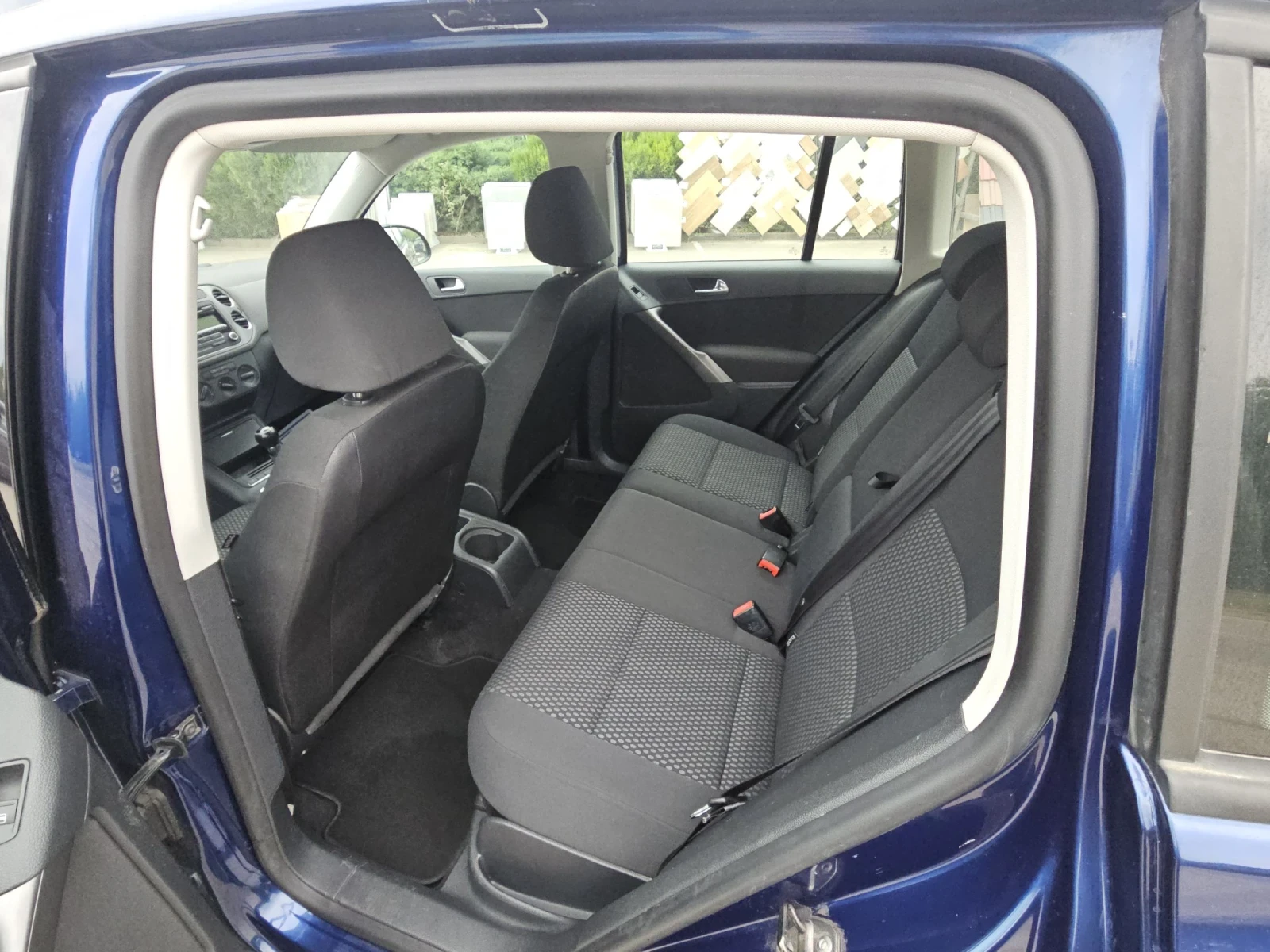 VW Tiguan 2.0tdi----4x4, снимка 10 - Автомобили и джипове - 54458870