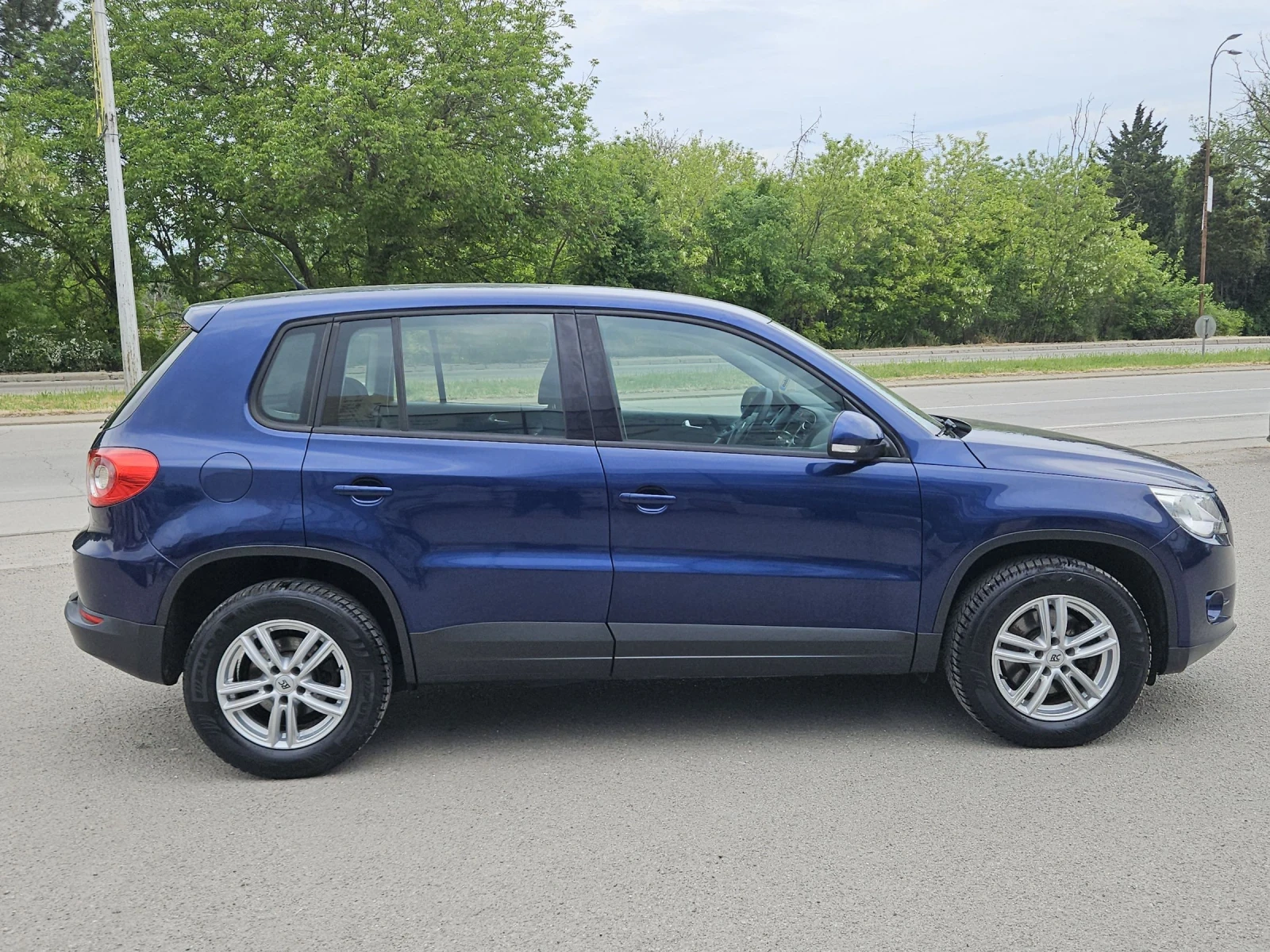 VW Tiguan 2.0tdi----4x4, снимка 8 - Автомобили и джипове - 54458870