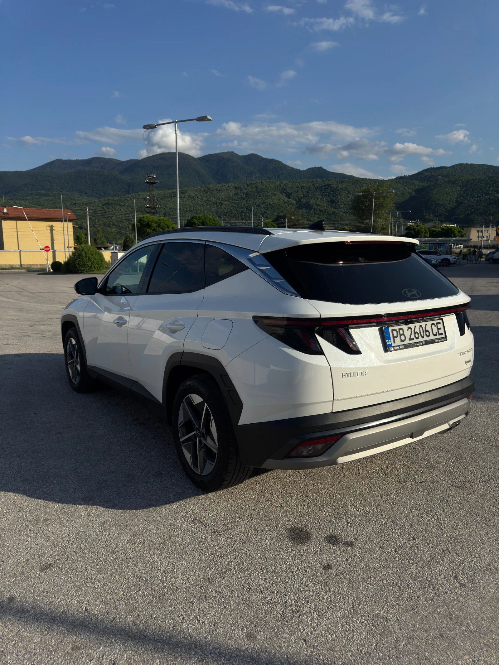 Hyundai Tucson 1.6 HEV, снимка 4 - Автомобили и джипове - 54811166