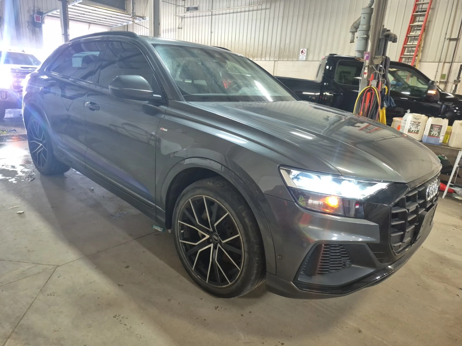 Audi Q8 Progressive* ОБДУХВАНЕ * ПАНОРАМА * , снимка 3 - Автомобили и джипове - 55491979