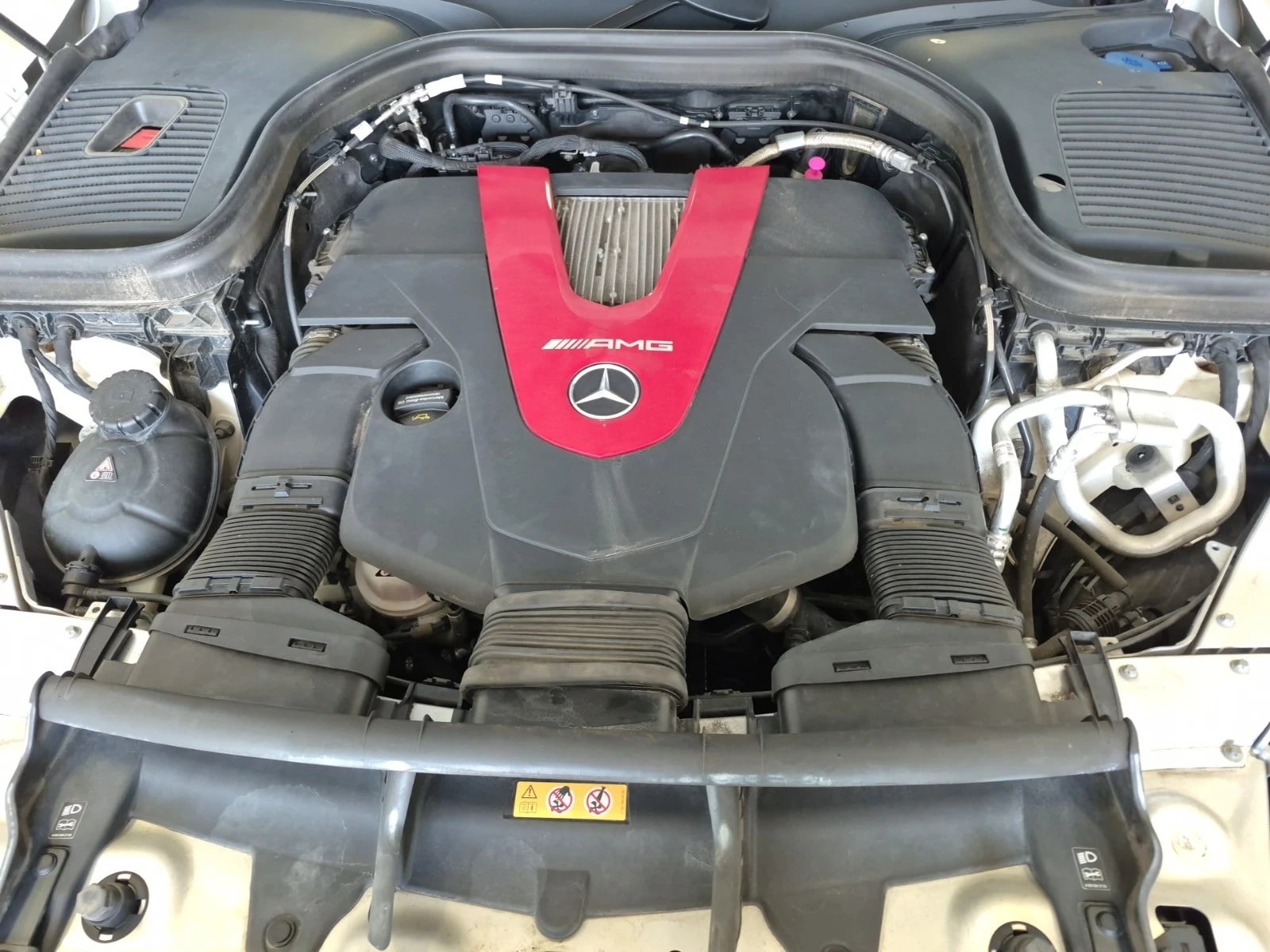 Mercedes-Benz GLC 43 AMG ПАНОРАМА| ПАМЕТ| DISTRONIC| 2 КЛЮЧА| , снимка 16 - Автомобили и джипове - 56126298