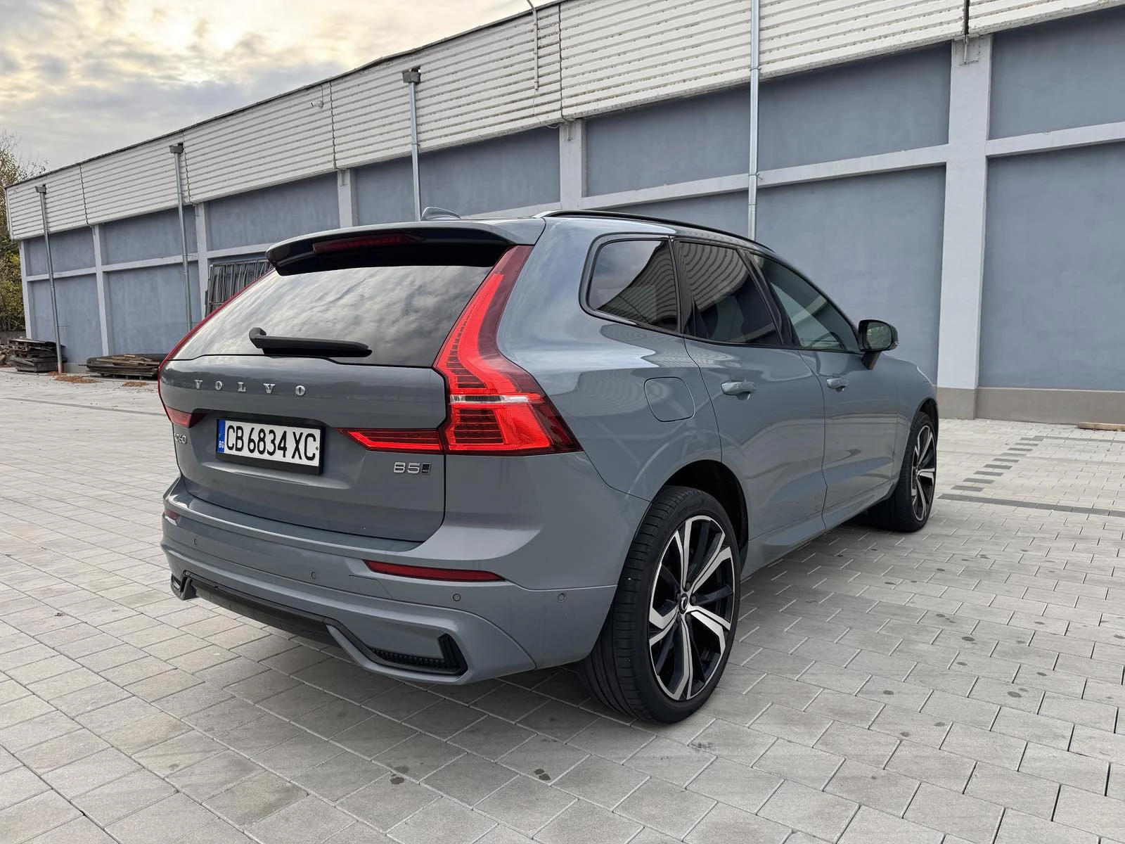 Volvo XC60 R-design B5 Mild Hybrid, снимка 7 - Автомобили и джипове - 56726371