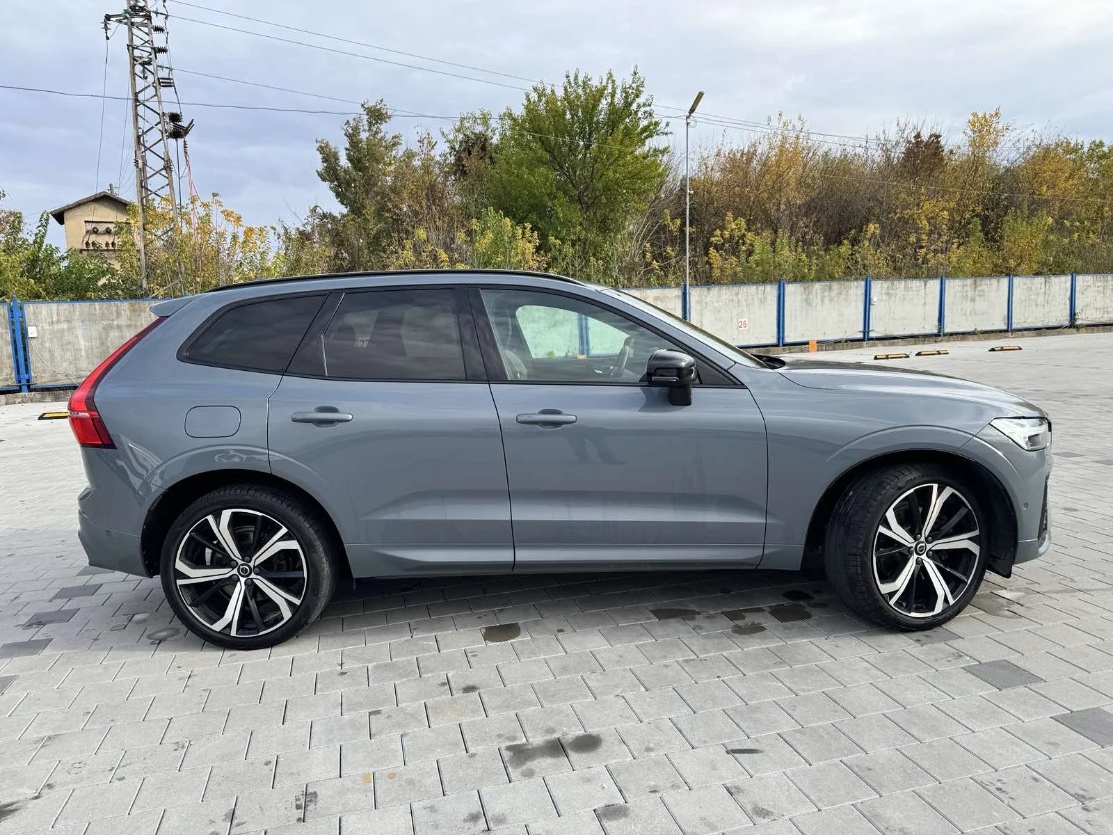 Volvo XC60 R-design B5 Mild Hybrid, снимка 4 - Автомобили и джипове - 56726371
