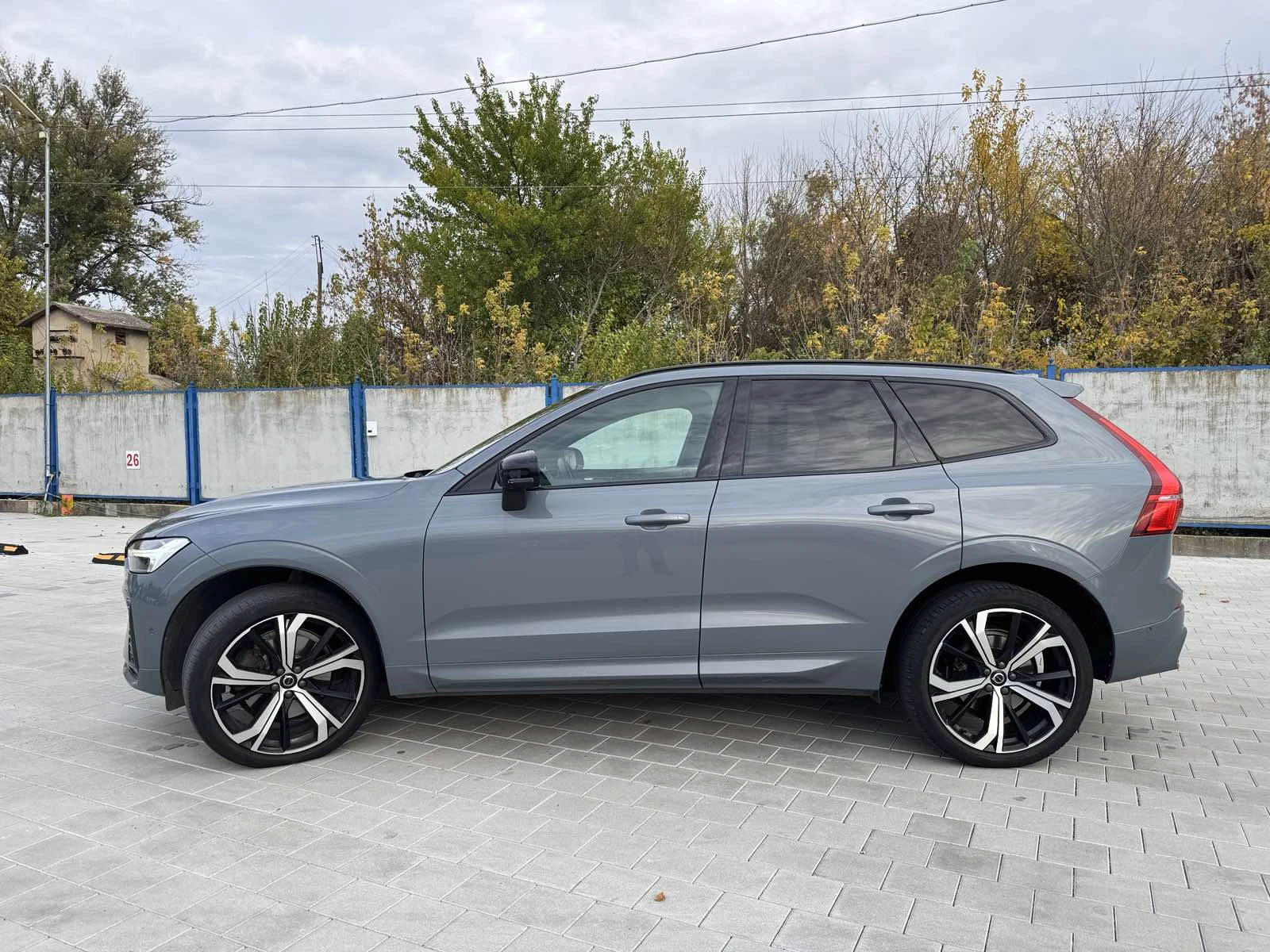 Volvo XC60 R-design B5 Mild Hybrid, снимка 5 - Автомобили и джипове - 56726371
