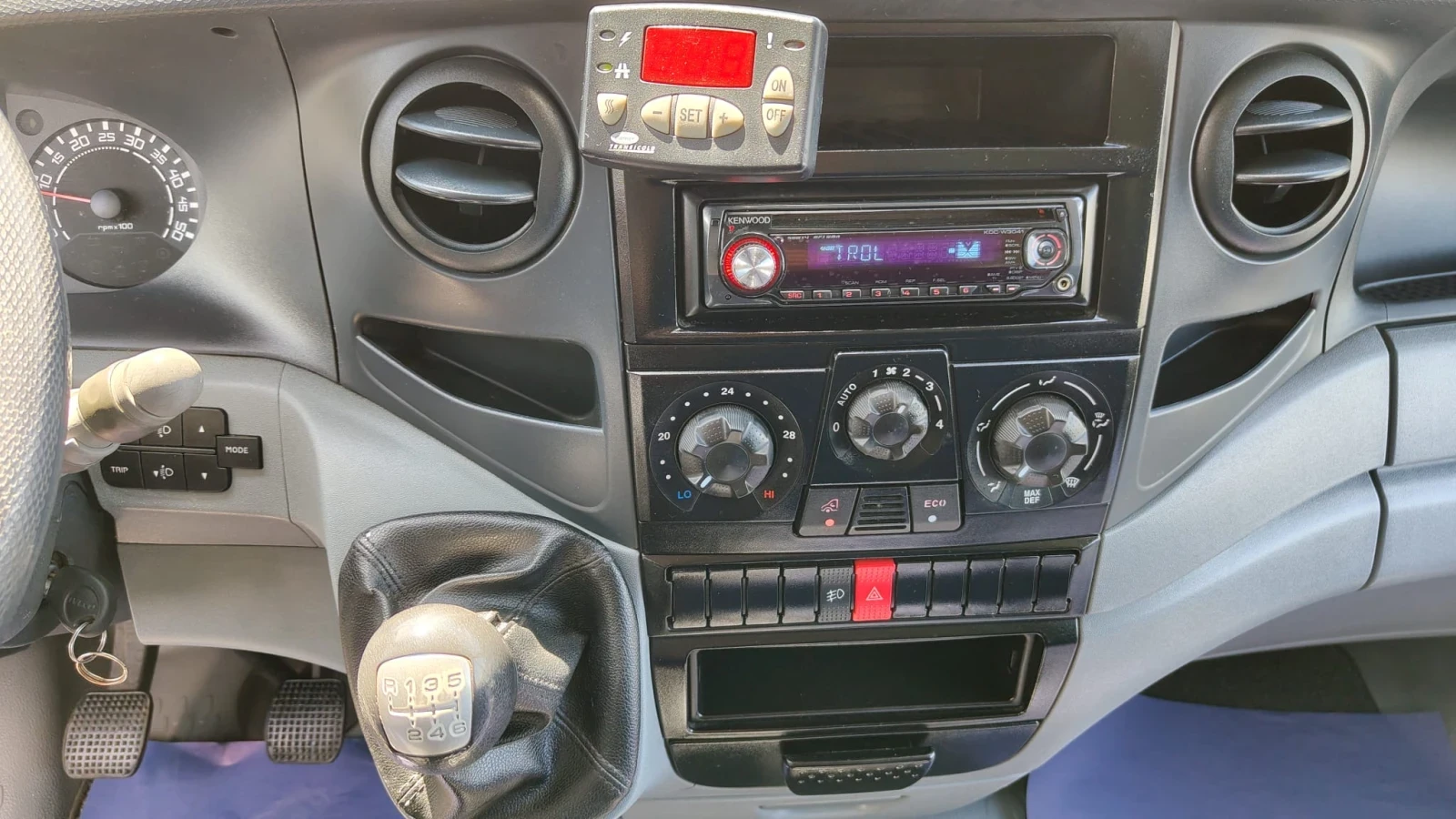Iveco Daily 3.0, снимка 9 - Бусове и автобуси - 54670811