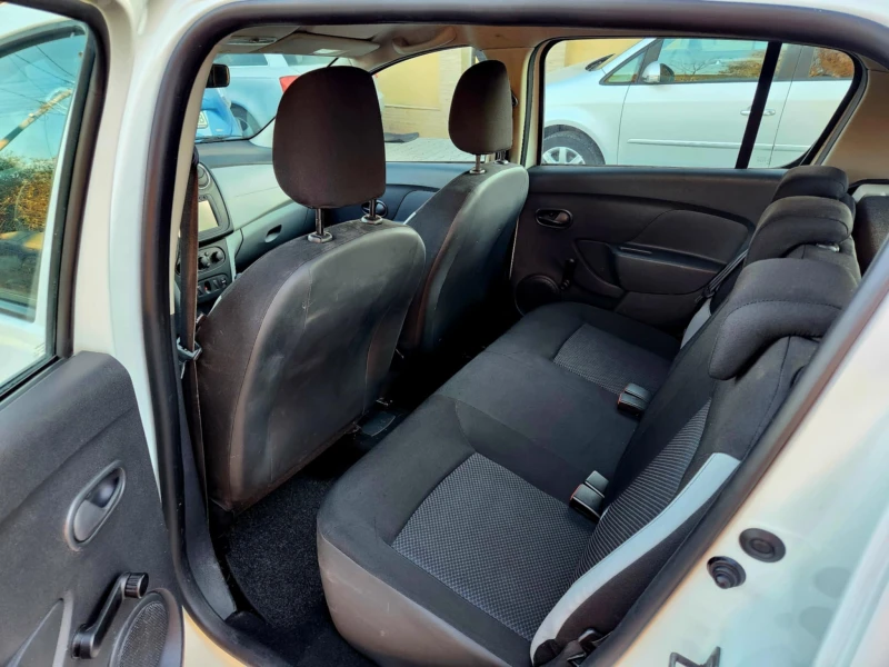 Dacia Sandero 1.5DCI NAVI, снимка 10 - Автомобили и джипове - 48070977