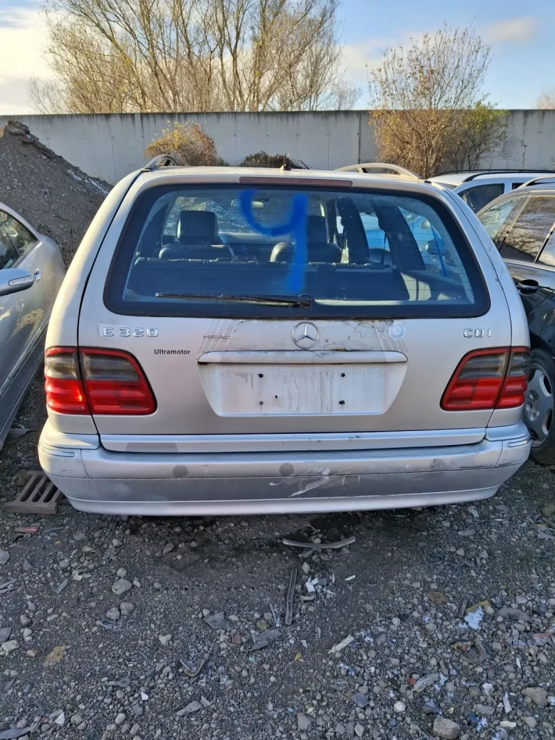 Mercedes-Benz E 320, снимка 1 - Автомобили и джипове - 48095620