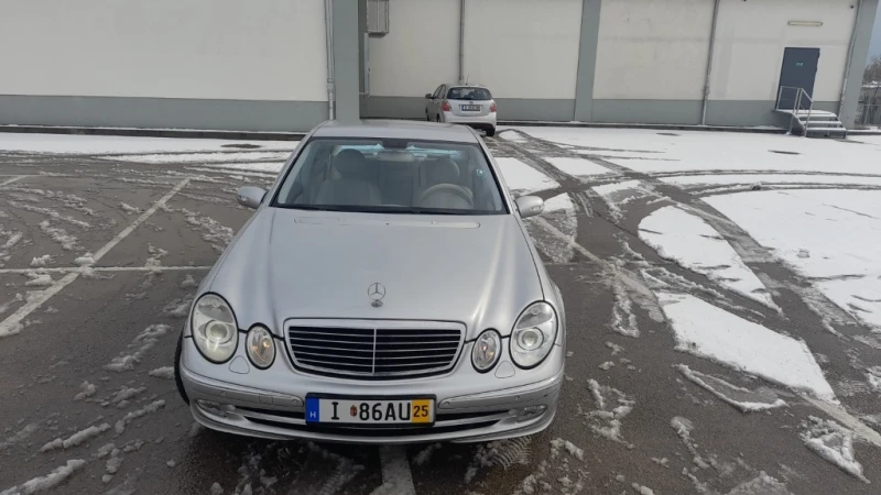 Mercedes-Benz E 200 2.0 АВАНГАРД, снимка 8 - Автомобили и джипове - 49193700