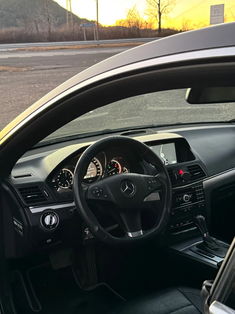 Mercedes-Benz E 350 * Пано* Обдухване* , снимка 13 - Автомобили и джипове - 52270337