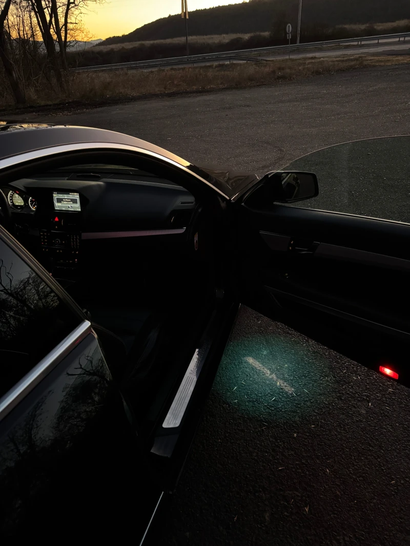 Mercedes-Benz E 350 * Пано* Обдухване* , снимка 16 - Автомобили и джипове - 52270337