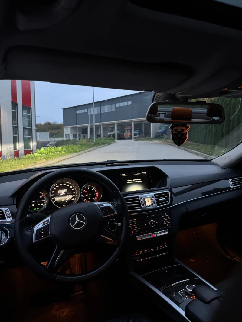 Mercedes-Benz E 220, снимка 8 - Автомобили и джипове - 52612565