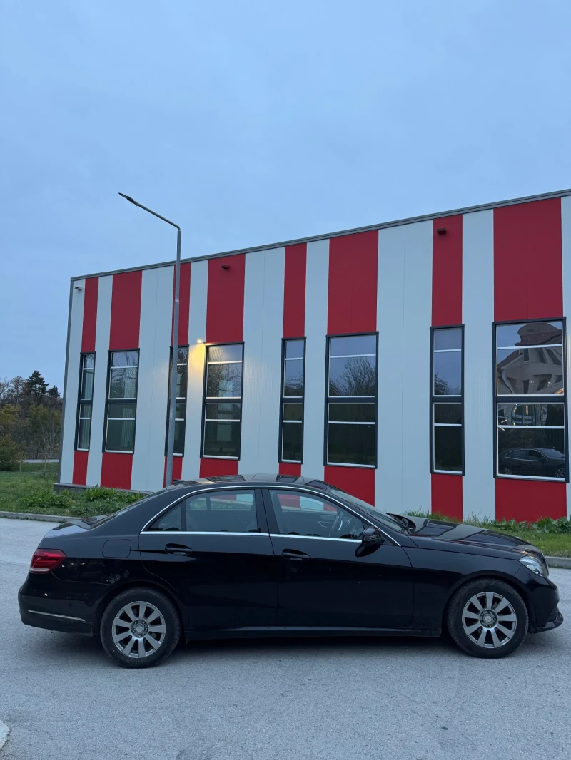 Mercedes-Benz E 220, снимка 5 - Автомобили и джипове - 52612565