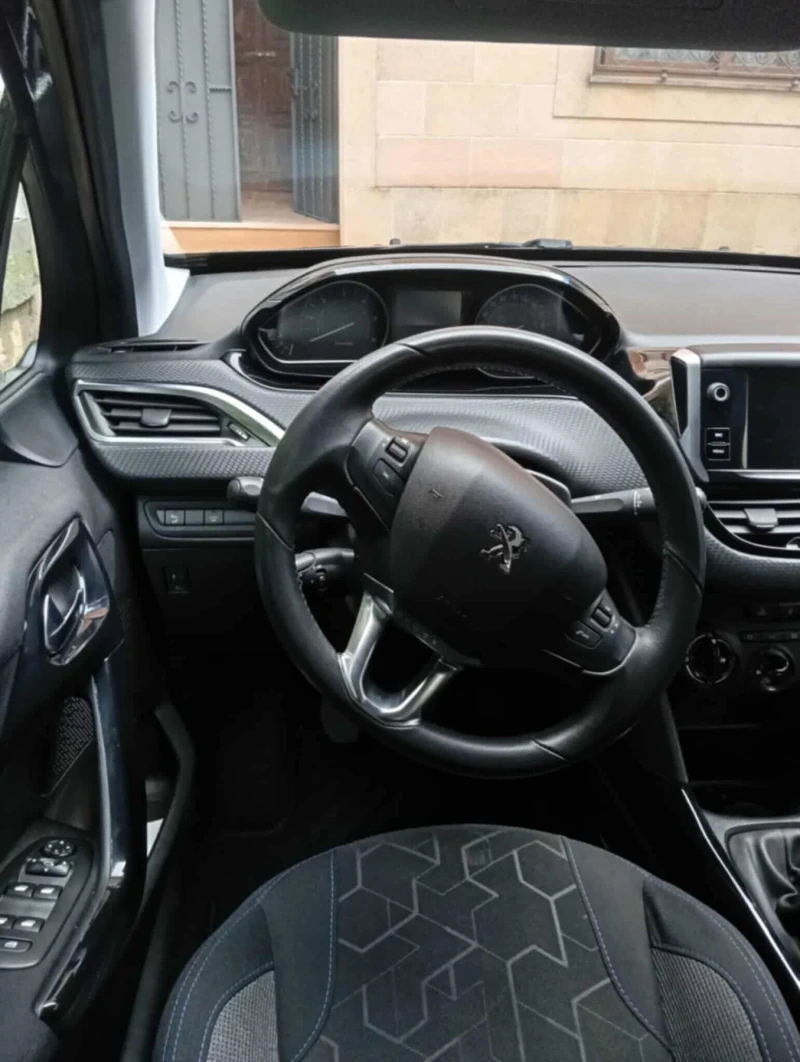 Peugeot 2008 1.5hdi, снимка 10 - Автомобили и джипове - 52684211