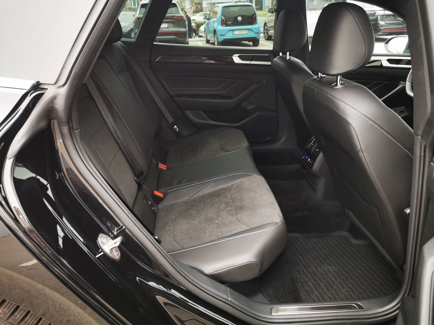 VW Arteon R-Line 2.0 TDI SCR 4MOT DSG, снимка 8 - Автомобили и джипове - 53620449