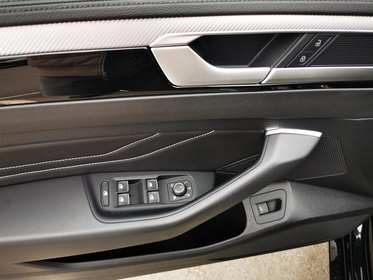 VW Arteon R-Line 2.0 TDI SCR 4MOT DSG, снимка 12 - Автомобили и джипове - 53620449