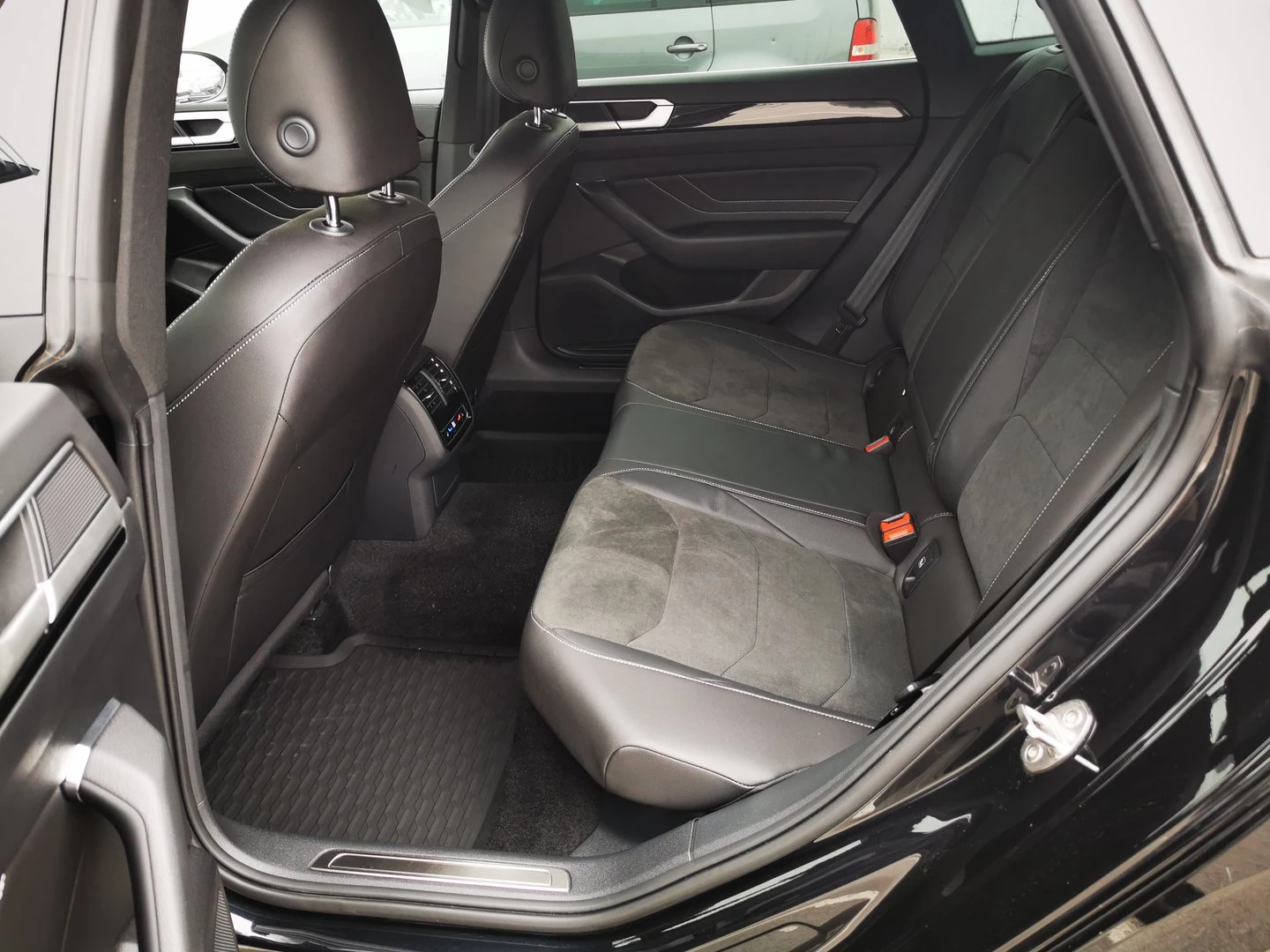 VW Arteon R-Line 2.0 TDI SCR 4MOT DSG, снимка 7 - Автомобили и джипове - 53620449