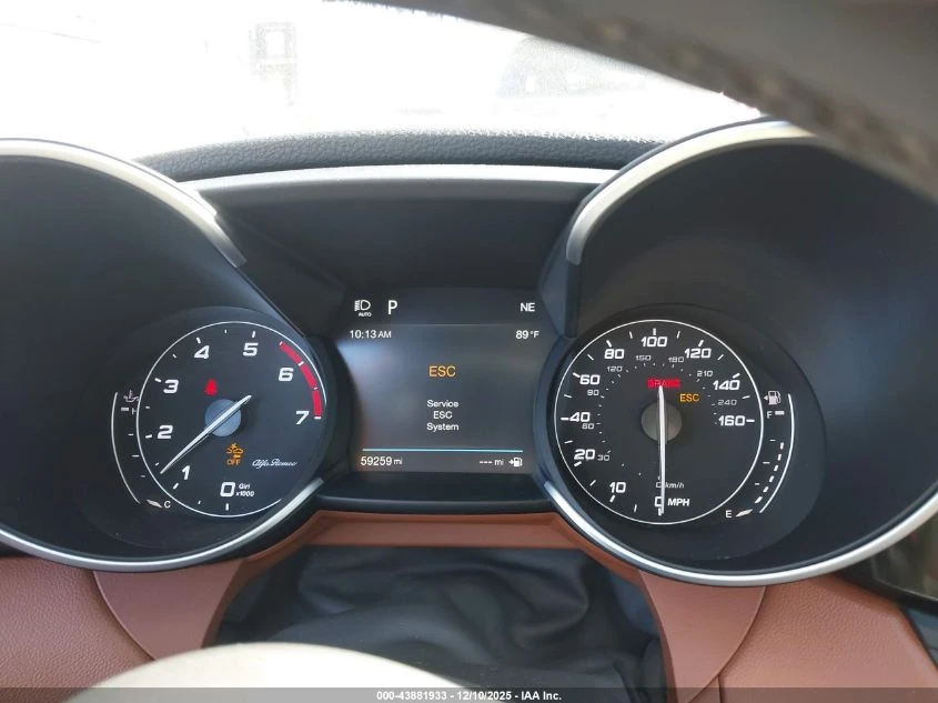 Alfa Romeo Giulia 2l Ti Sport Rwd - изображение 7